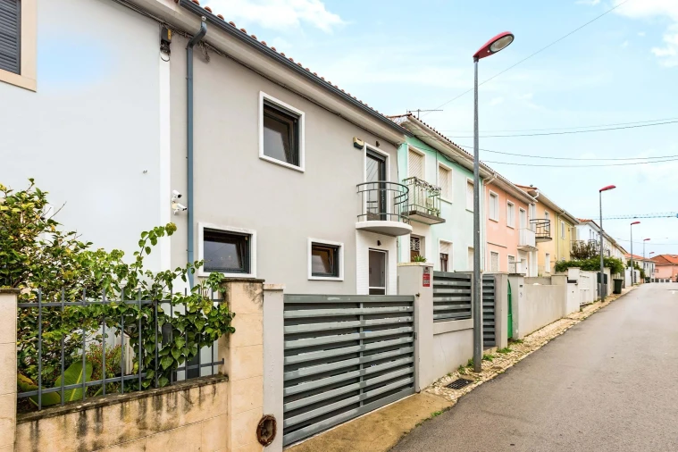 Moradia T4 para Venda em Benfica Foto 1