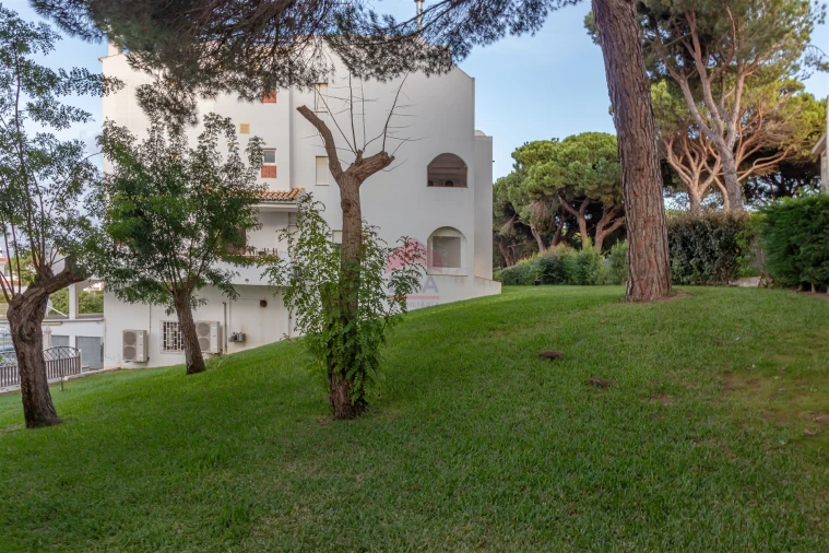 Apartamento T0 para Venda em Albufeira e Olhos de Água Foto 14