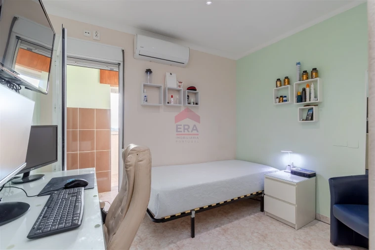 Apartamento T3 para Venda em Olhão Foto 18