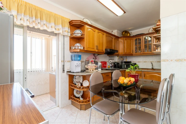 Apartamento T3 para Venda em Olhão Foto 8