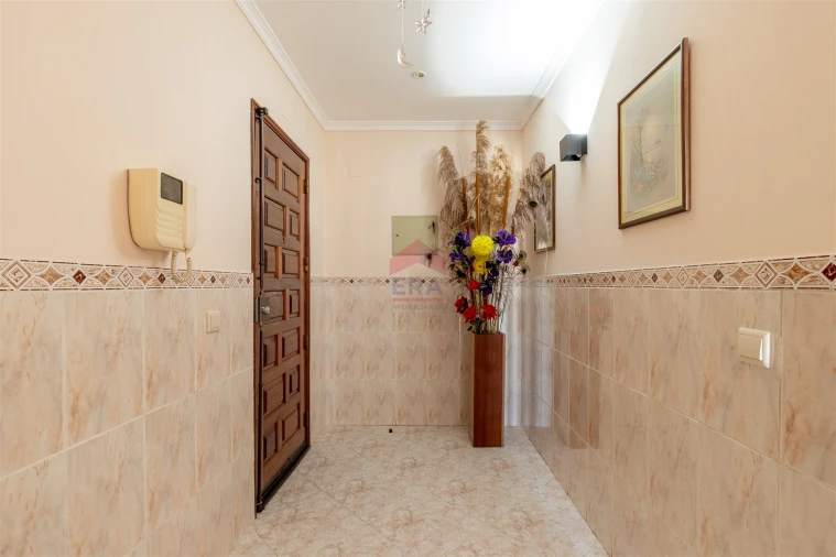 Apartamento T3 para Venda em Olhão Foto 3