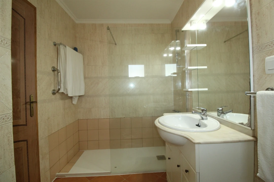 Apartamento T1 para Arrendamento em Lagos (São Sebastião e Santa Maria) Foto 17