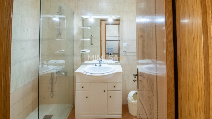 Apartamento T1 para Arrendamento em Lagos (São Sebastião e Santa Maria) Foto 13