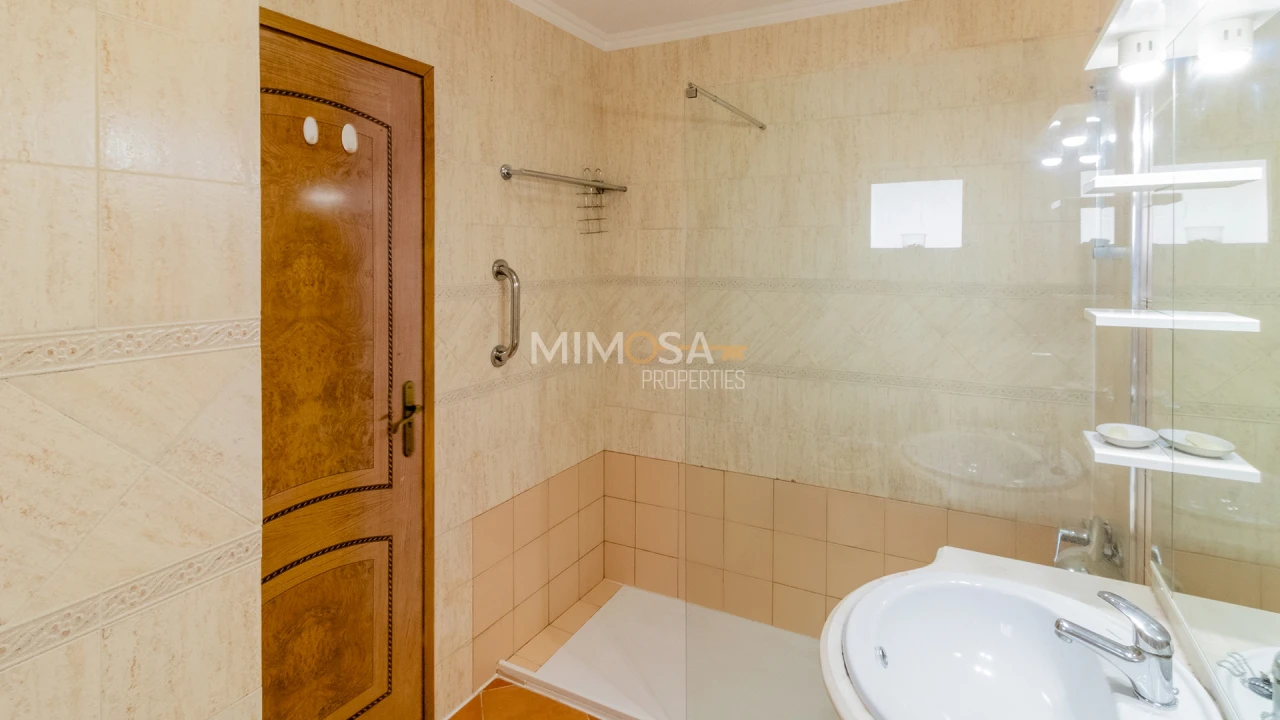 Apartamento T1 para Arrendamento em Lagos (São Sebastião e Santa Maria) Foto 15