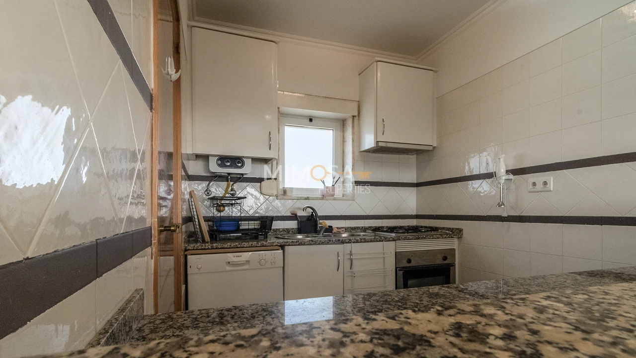 Apartamento T1 para Arrendamento em Lagos (São Sebastião e Santa Maria) Foto 6