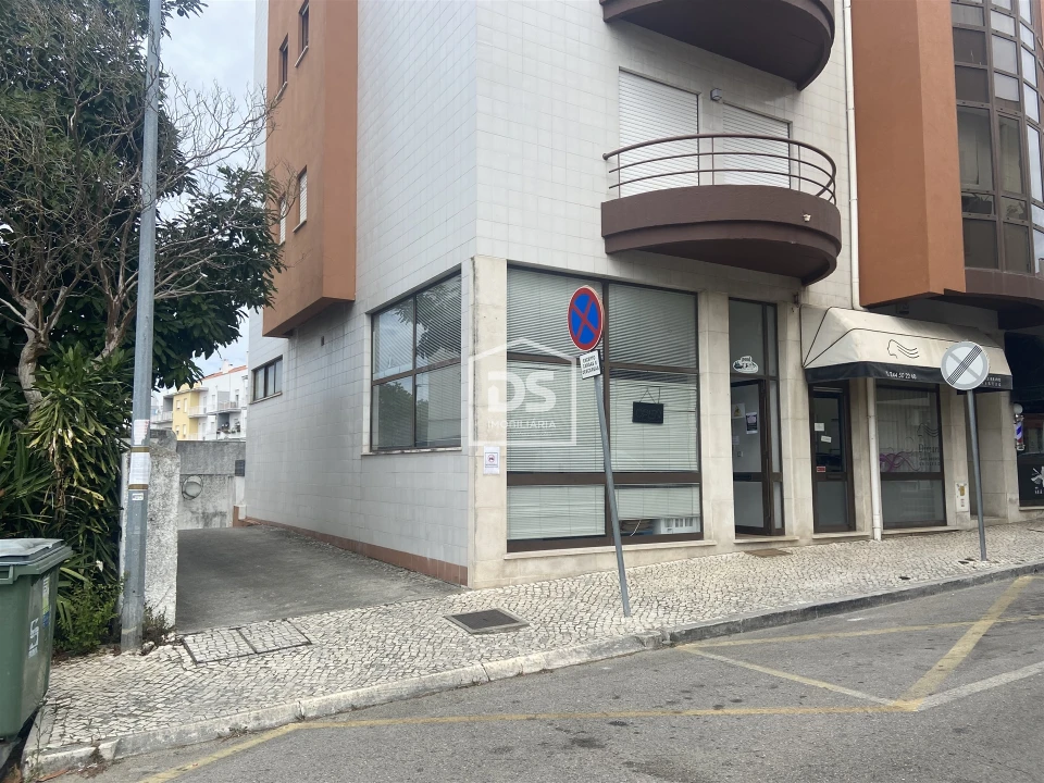 Loja para Venda em Marinha Grande Foto 1