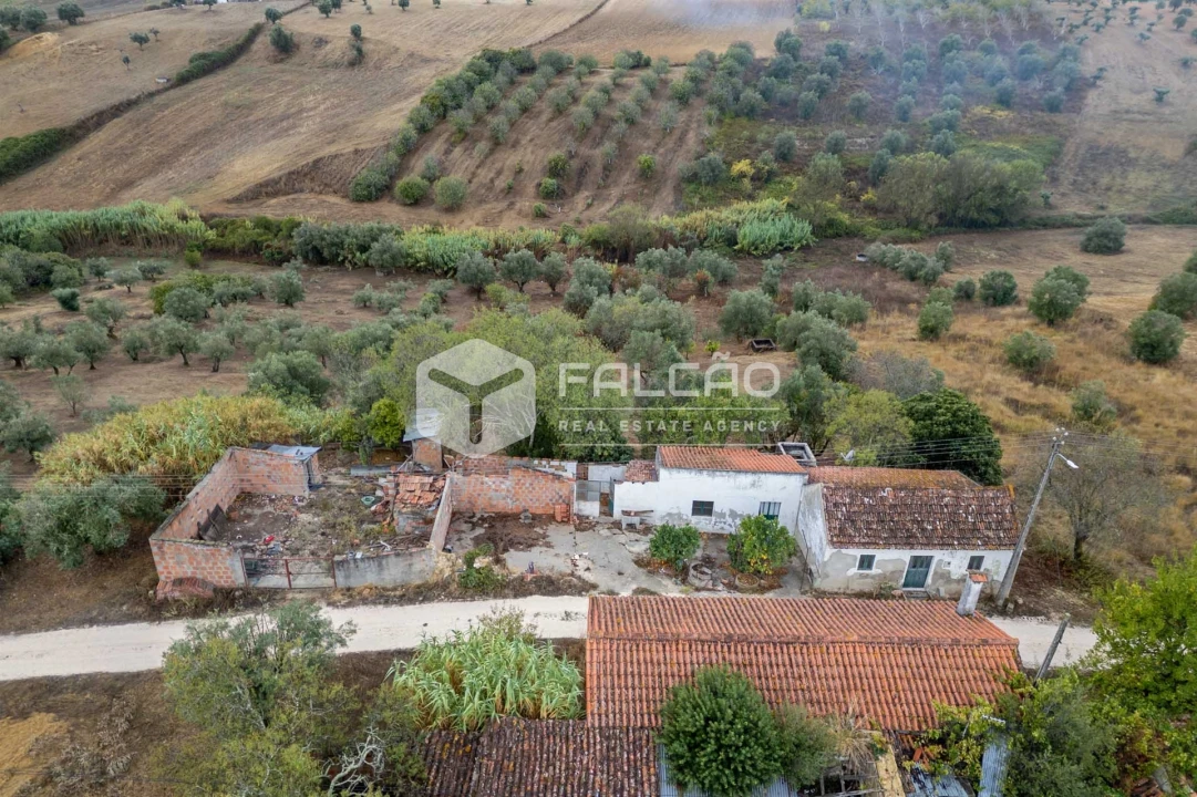 Moradia T2 para Venda em Casével e Vaqueiros Foto 1