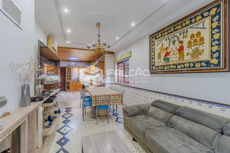 Moradia T4 para Venda em Marvila, Ribeira Santarém, São Salvador, São Nicolau Foto 4