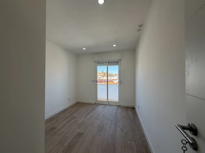Apartamento T4 para Venda em Águas Livres Foto 11