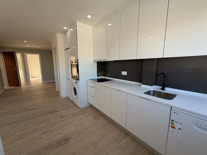 Apartamento T4 para Venda em Águas Livres Foto 38