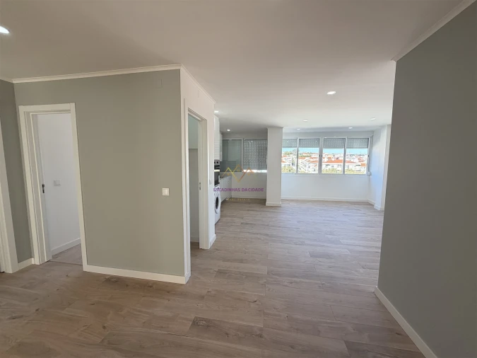 Apartamento T4 para Venda em Águas Livres Foto 2