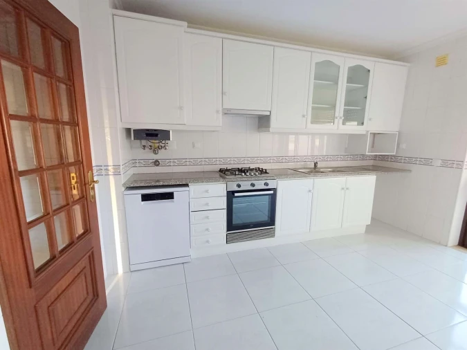 Apartamento T4 para Arrendamento em Buarcos Foto 5