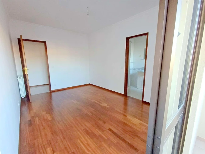 Apartamento T4 para Arrendamento em Buarcos Foto 17