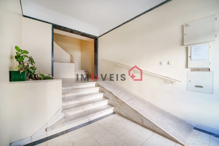 Apartamento T2 para Venda em Algés, Linda-A-Velha e Cruz Quebrada-Dafundo Foto 2