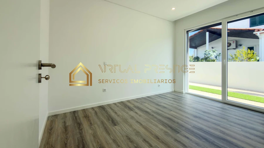 Moradia T4 para Venda em Azeitão (São Lourenço e São Simão) Foto 13