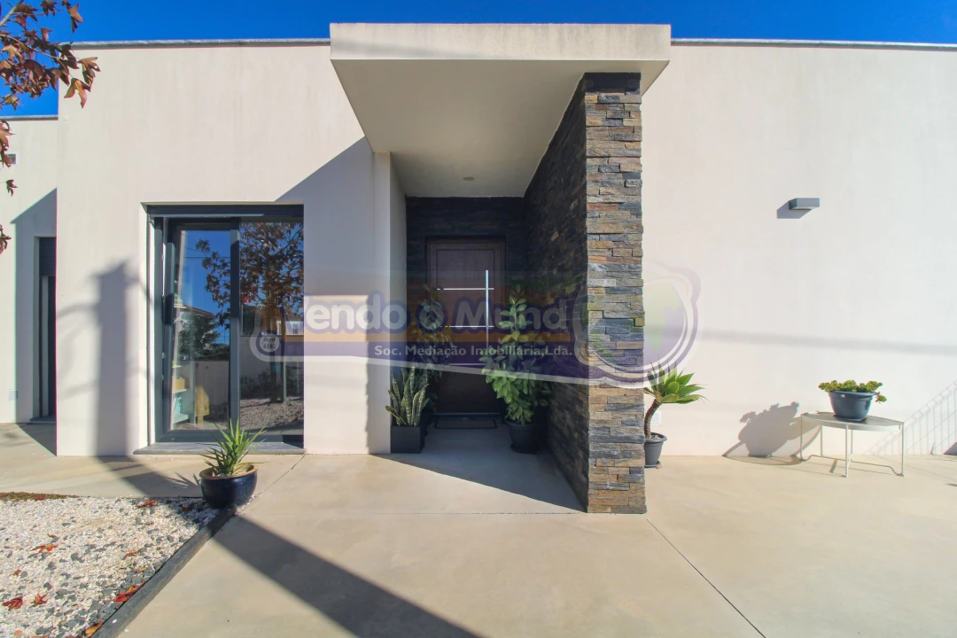 Moradia T3 para Venda em Fazendas de Almeirim Foto 2