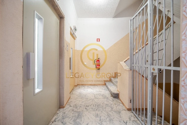 Apartamento T0 para Venda em Armação de Pera Foto 20