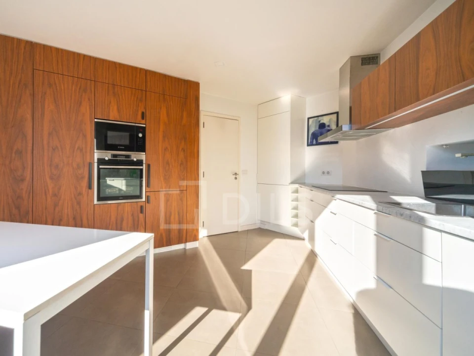 Apartamento T2 para Venda em Areeiro Foto 6