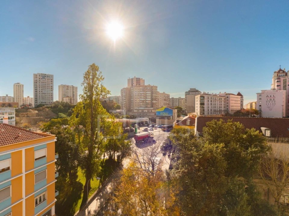 Apartamento T2 para Venda em Areeiro Foto 29