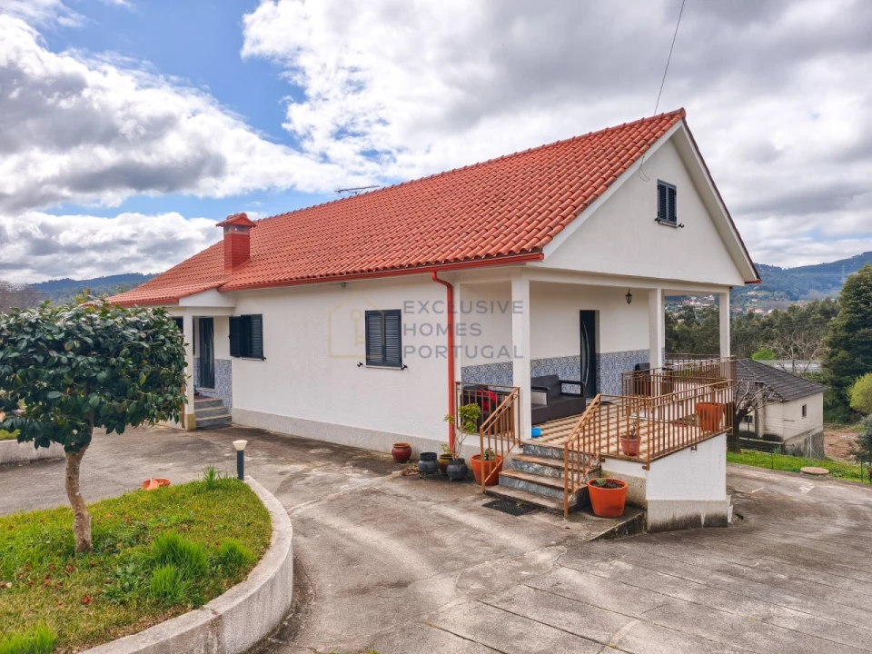 Moradia T4 para Arrendamento em Rebordões (Souto) Foto 3