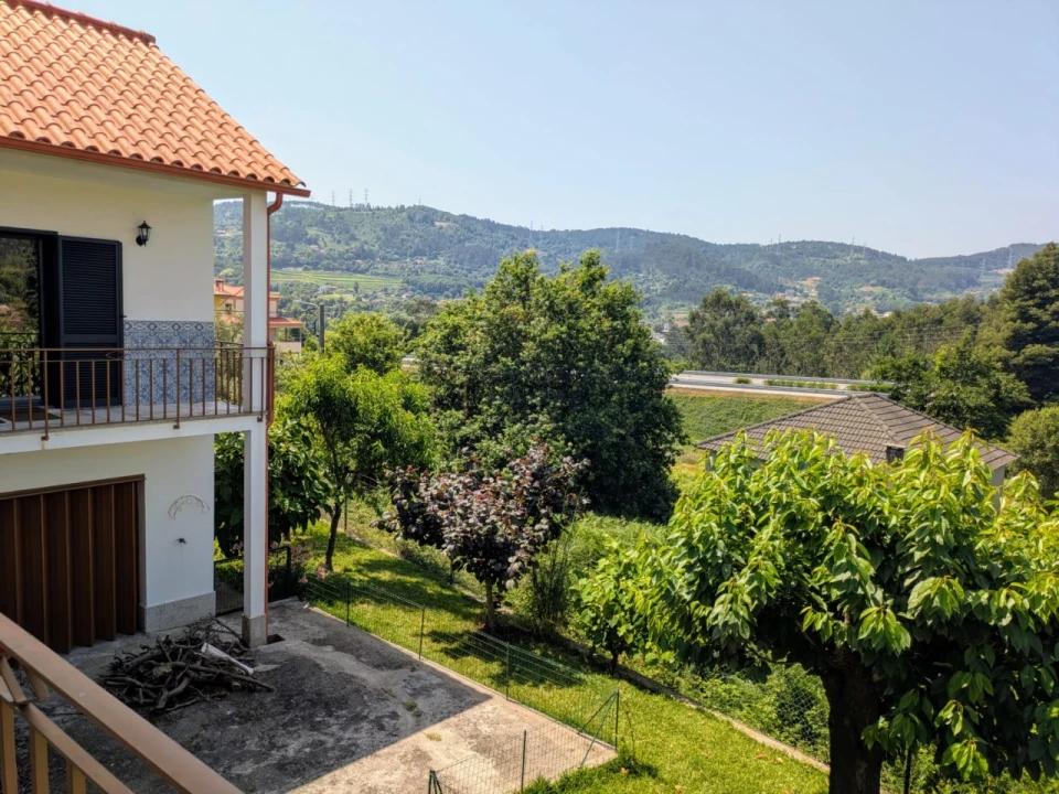 Moradia T4 para Arrendamento em Rebordões (Souto) Foto 10