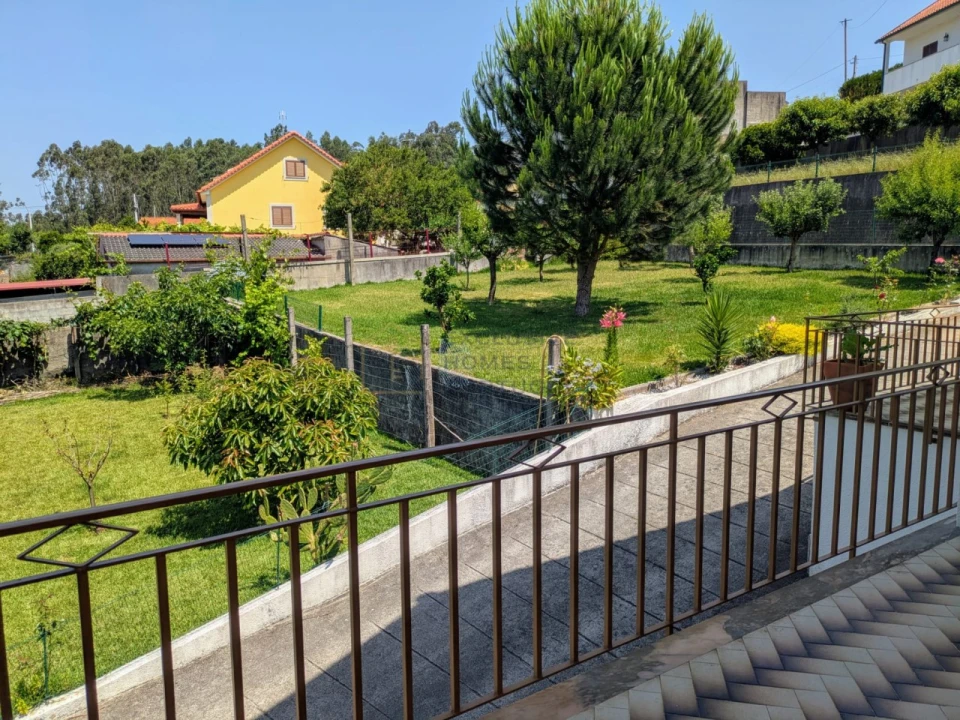 Moradia T4 para Arrendamento em Rebordões (Souto) Foto 11