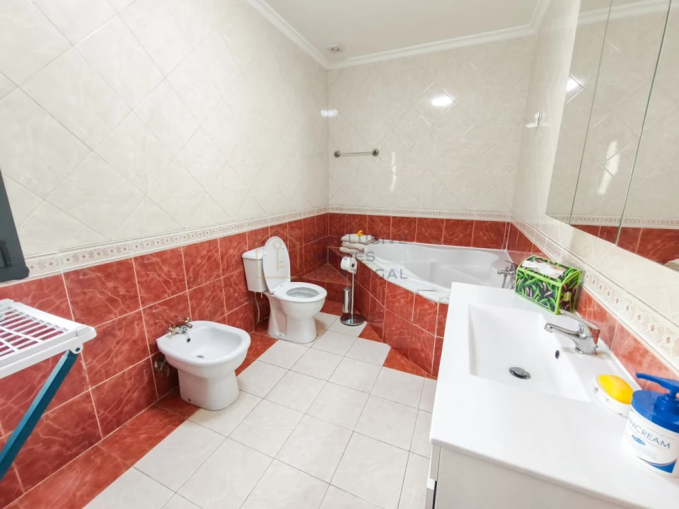 Moradia T4 para Arrendamento em Rebordões (Souto) Foto 27