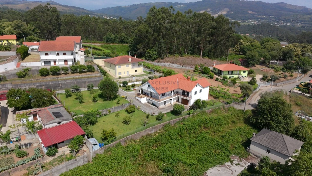 Moradia T4 para Arrendamento em Rebordões (Souto) Foto 35