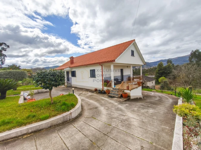 Moradia T4 para Arrendamento em Rebordões (Souto) Foto 4