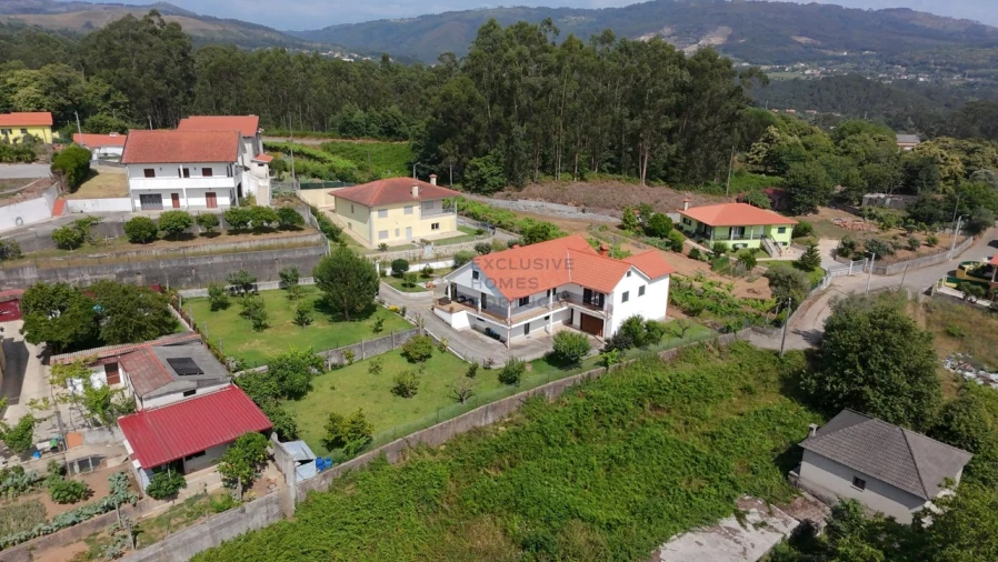 Moradia T4 para Arrendamento em Rebordões (Souto) Foto 35