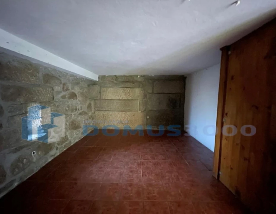 Moradia T5 para Venda em Telões Foto 7