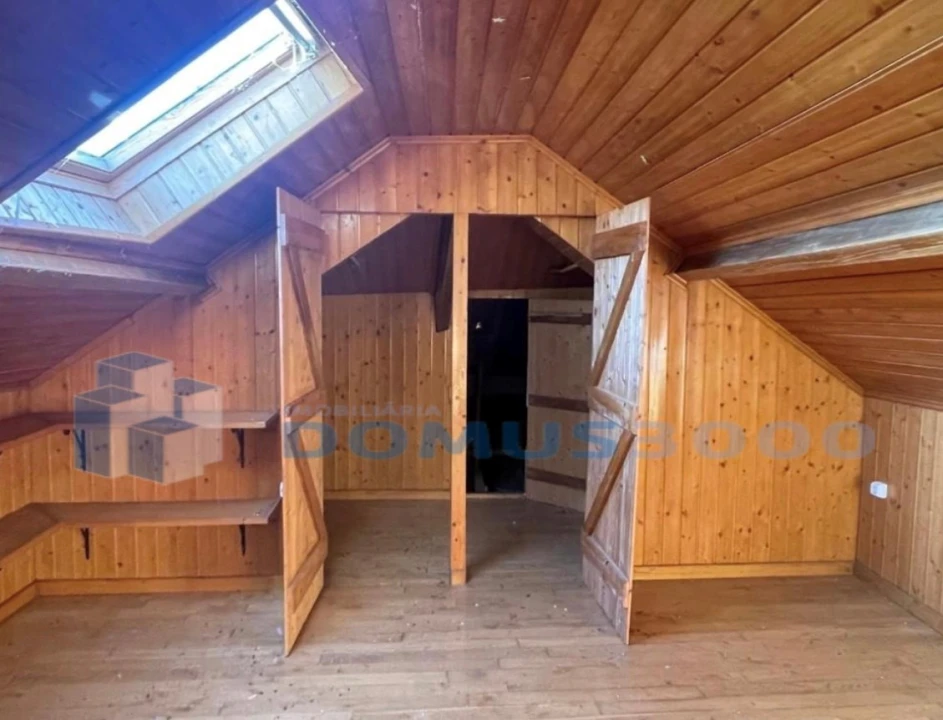 Moradia T5 para Venda em Telões Foto 8