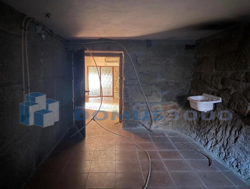 Moradia T5 para Venda em Telões Foto 16