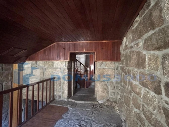 Moradia T5 para Venda em Telões Foto 13