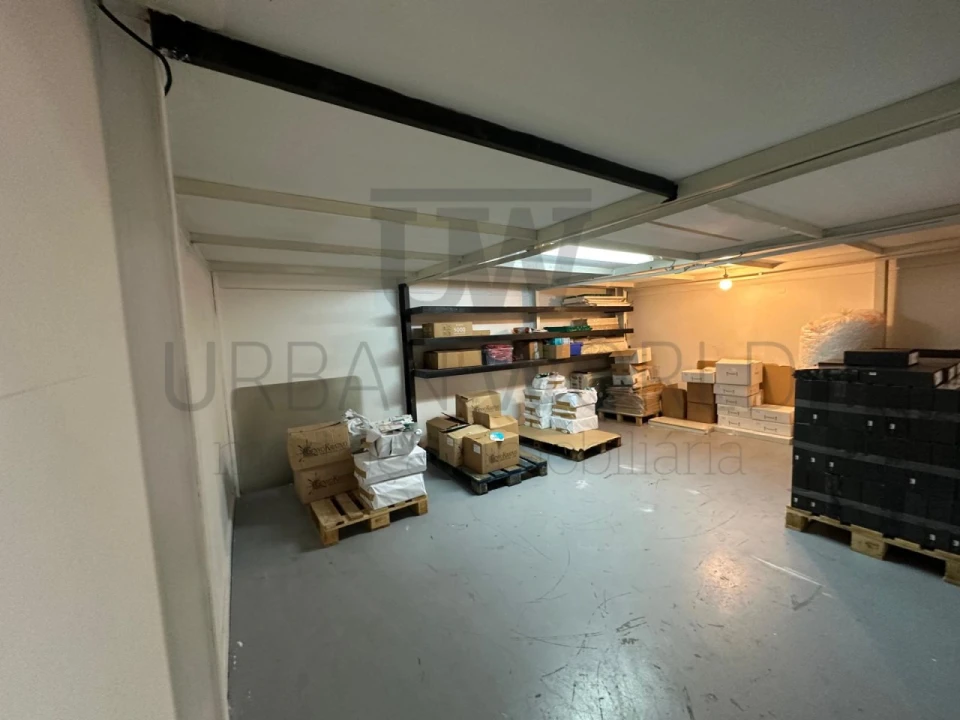 Armazém para Venda em Venda do Pinheiro e Santo Estêvão das Galés Foto 7