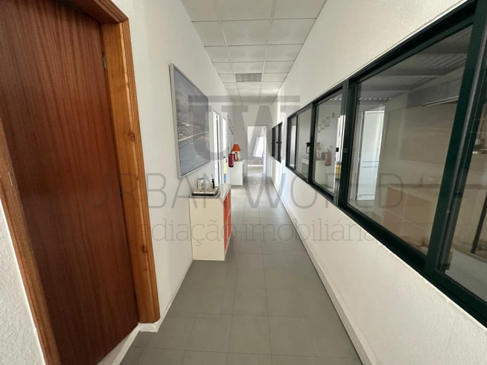 Armazém para Venda em Venda do Pinheiro e Santo Estêvão das Galés Foto 15