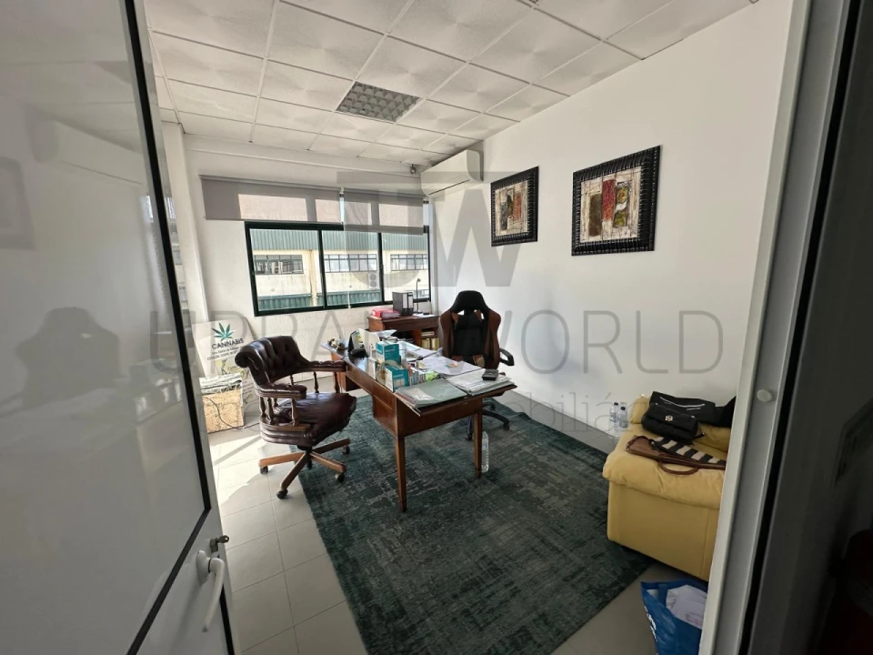 Armazém para Venda em Venda do Pinheiro e Santo Estêvão das Galés Foto 17