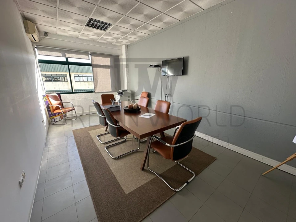 Armazém para Venda em Venda do Pinheiro e Santo Estêvão das Galés Foto 18