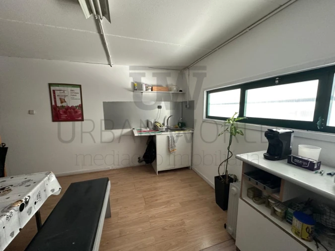 Armazém para Venda em Venda do Pinheiro e Santo Estêvão das Galés Foto 12