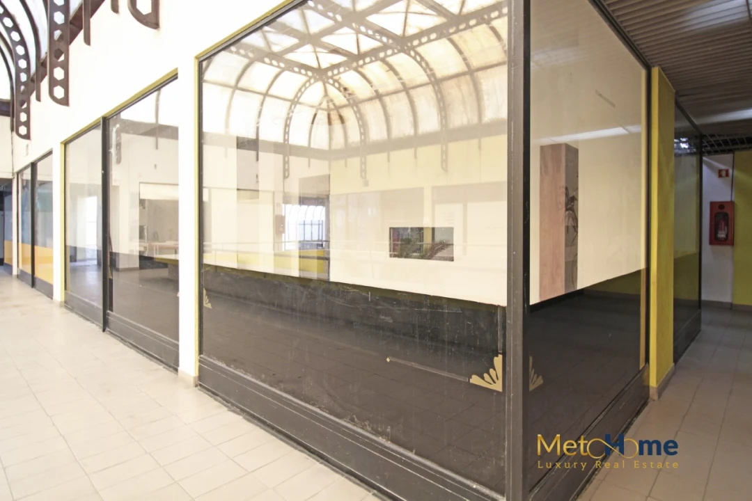 Loja para Arrendamento em Santa Marinha e São Pedro da Afurada Foto 2