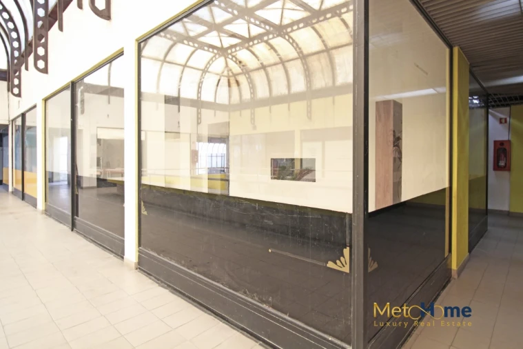 Loja para Arrendamento em Santa Marinha e São Pedro da Afurada Foto 2