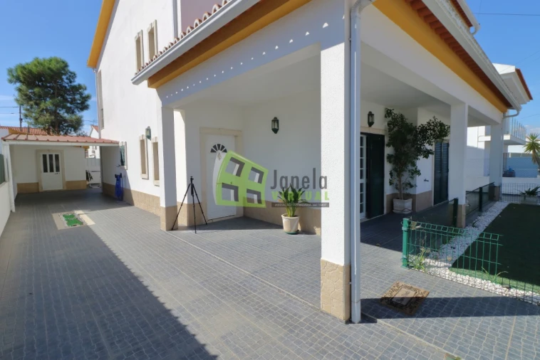 Moradia T4 para Venda em Quinta do Conde Foto 5