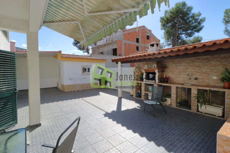 Moradia T4 para Venda em Quinta do Conde Foto 35