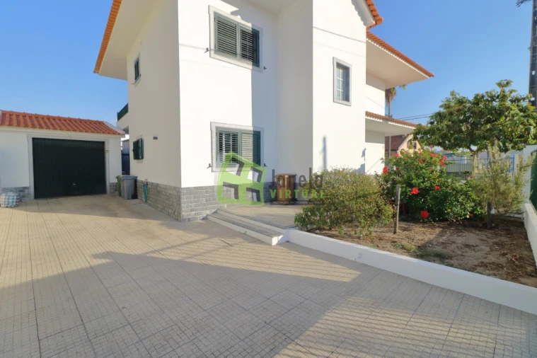 Moradia T5 para Venda em Fernao Ferro Foto 3