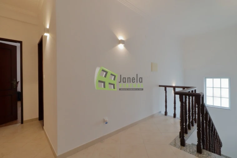 Moradia T5 para Venda em Fernao Ferro Foto 12