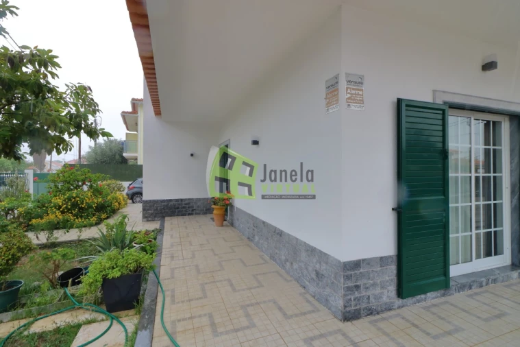 Moradia T5 para Venda em Fernao Ferro Foto 33