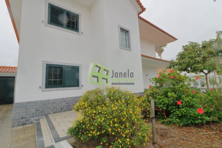 Moradia T5 para Venda em Fernao Ferro Foto 34