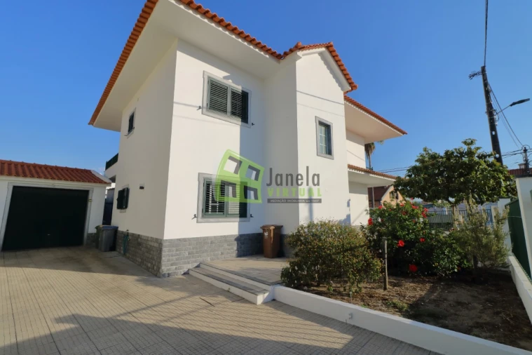 Moradia T5 para Venda em Fernao Ferro Foto 35