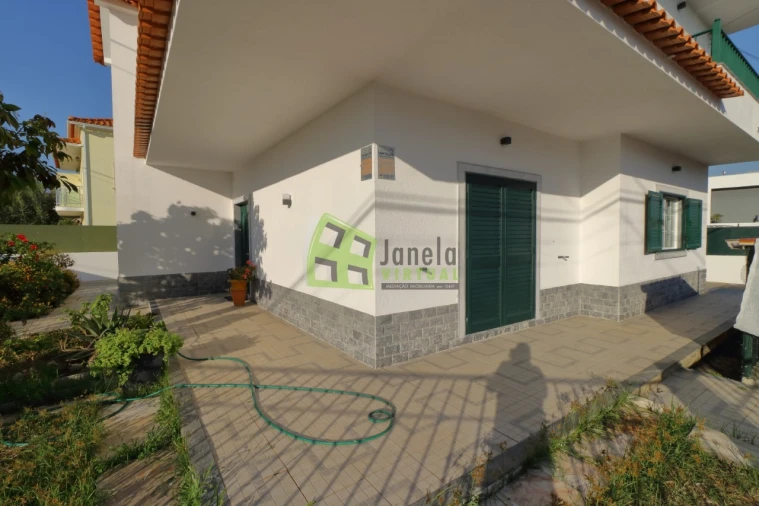 Moradia T5 para Venda em Fernao Ferro Foto 40