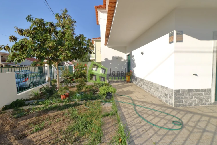 Moradia T5 para Venda em Fernao Ferro Foto 41